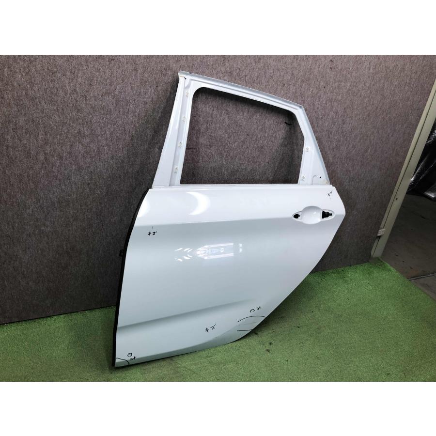 BMW F45 2シリーズ 左 リアドア : 拓海商事ヤフー店 - 通販 - Yahoo