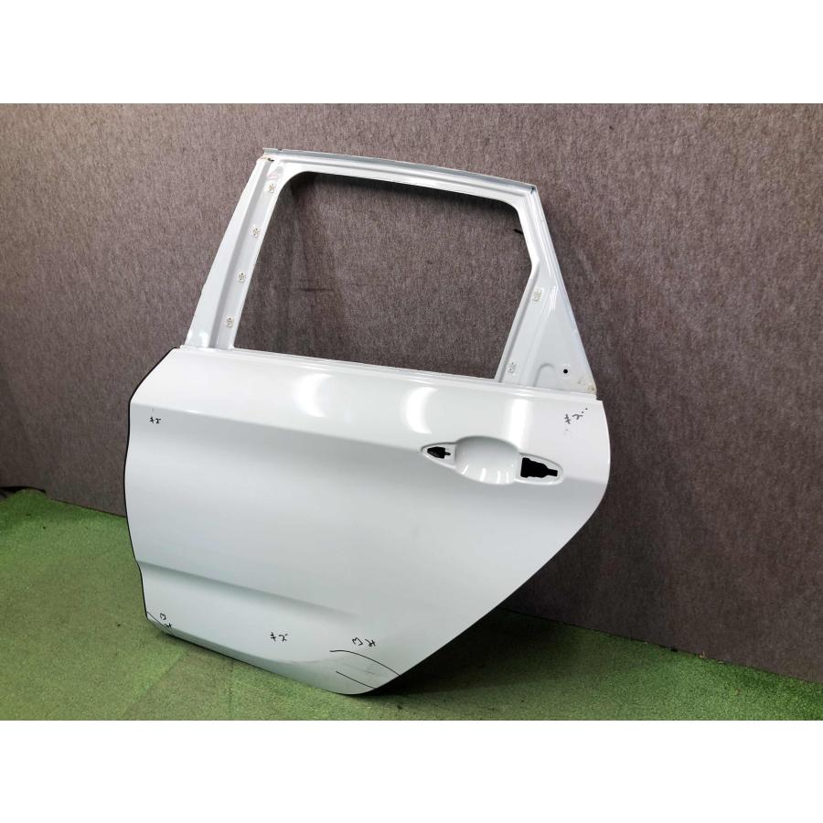 BMW F45 2シリーズ 左 リアドア : 拓海商事ヤフー店 - 通販 - Yahoo