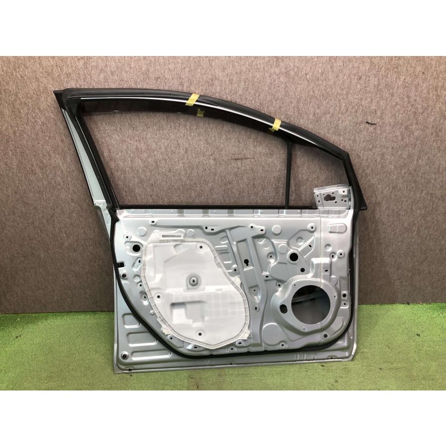 ZVW50/ZVW51/ZVW55/ZVW52 プリウス/プリウスPHV 純正 左フロントドア