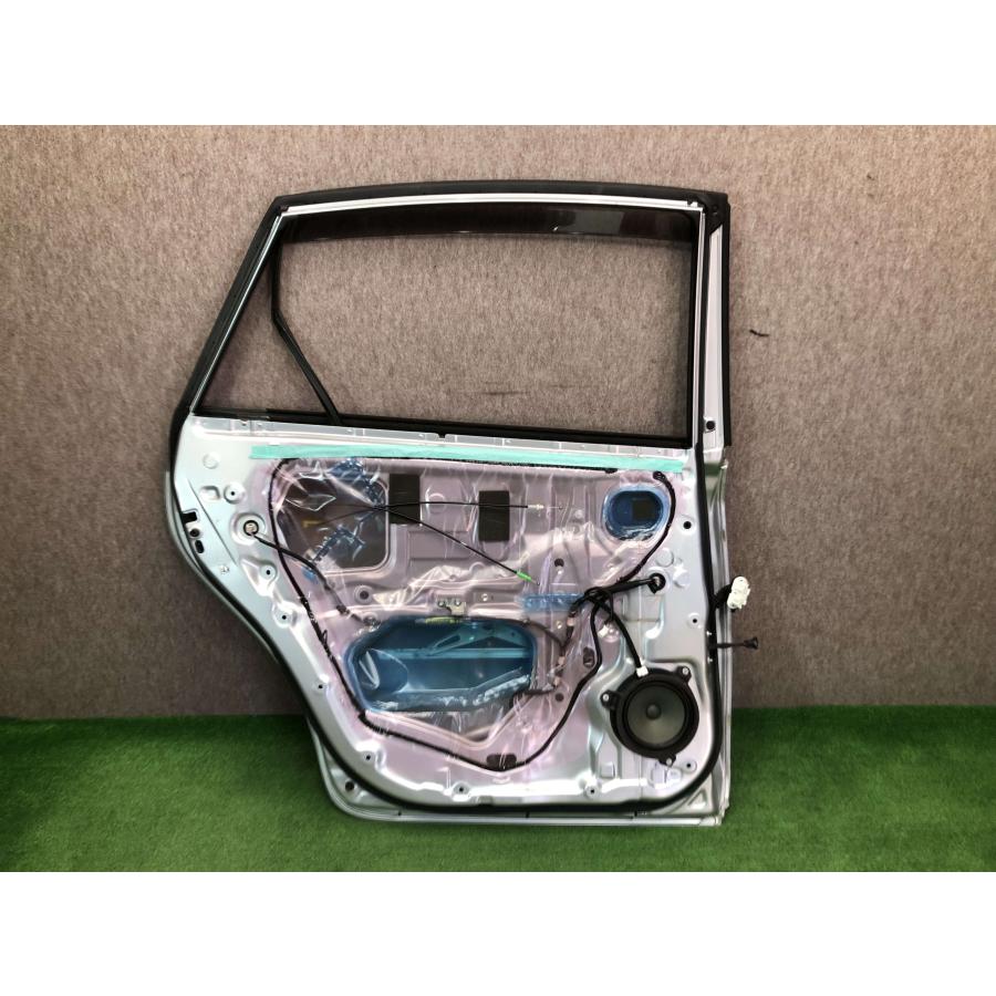ZVW40 ZVW41 プリウスα 純正 左 リアドア : 拓海商事ヤフー店 - 通販