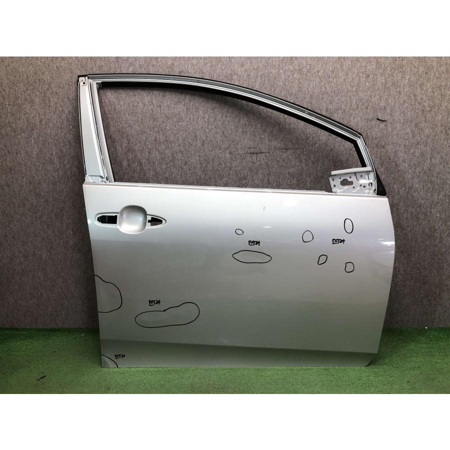 50プリウス純正品です。 50プリウス 純正+αのデザイン ZVW50/51/55 50系プリウス 前期 純正