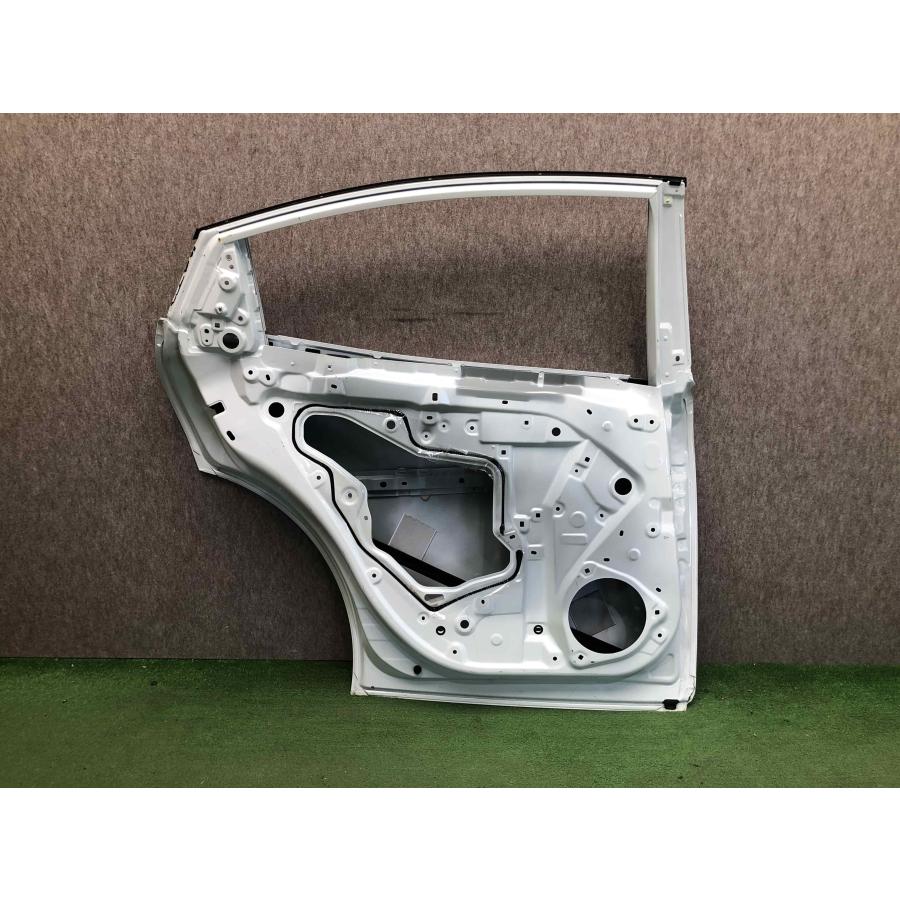トヨタ プリウス 60系 純正 左リアドア ZVW60/ZVW65/MXWH60/MXWH65
