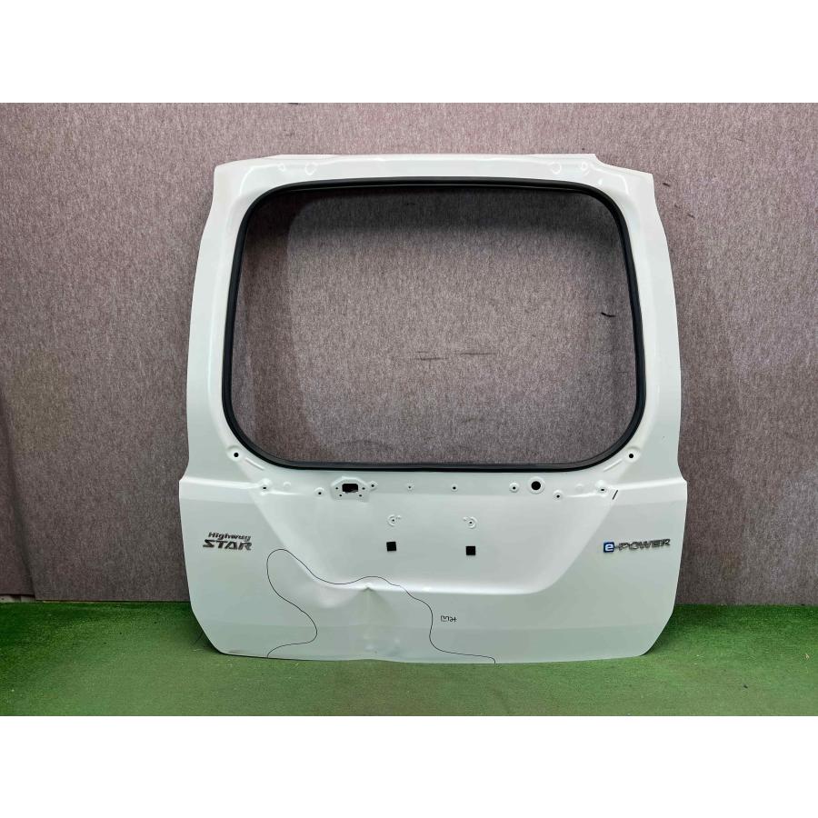 No.273 セレナ DAA-GC27 純正 リアゲート バックドア ガラス無 日産 セレナ ハイウェイスター C27 純正 リアゲート/バックドア C27
