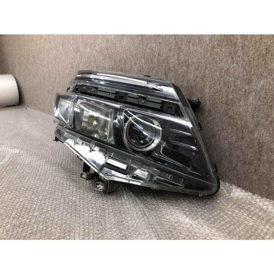 80 ヴォクシー 前期 ZWR ZRR80G 右 ヘッドライト 磨き済み トヨタ 前期 LED ZRR80G ヴォクシー 右ヘッドライト ICHIKOH