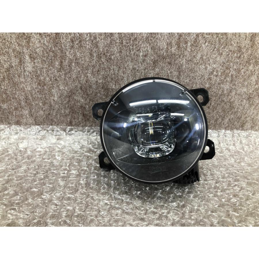 美品 磨き済み プジョー 308 左右共通フォグ veleo 9826960480/SAE K