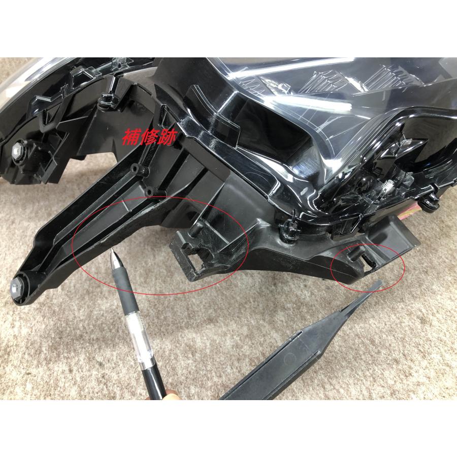 レンズ美品 磨き済み トヨタ 3眼 LED MZRA90W ヴォクシー 右ヘッド
