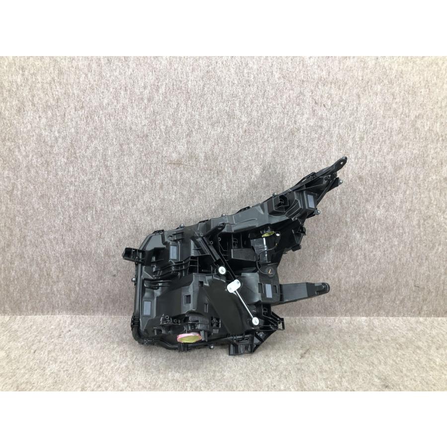 レンズ美品 磨き済み トヨタ 3眼 LED MZRA90W ヴォクシー 右ヘッド