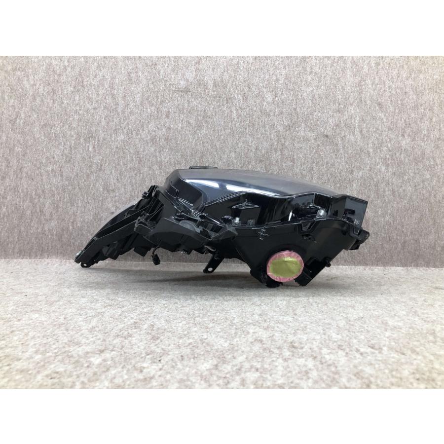 レンズ美品 磨き済み トヨタ 3眼 LED MZRA90W ヴォクシー 右ヘッド