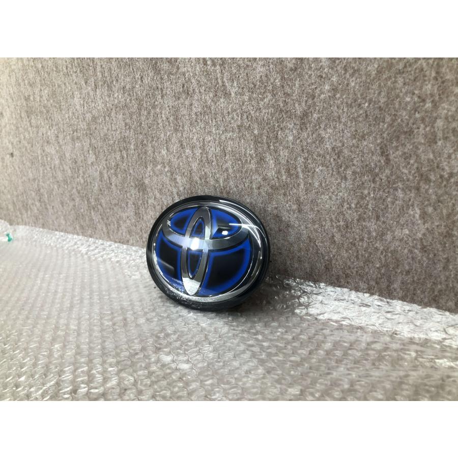 磨き済み ZVW50/ZVW51/ZVW55 前期 プリウス フロントエンブレム 53141