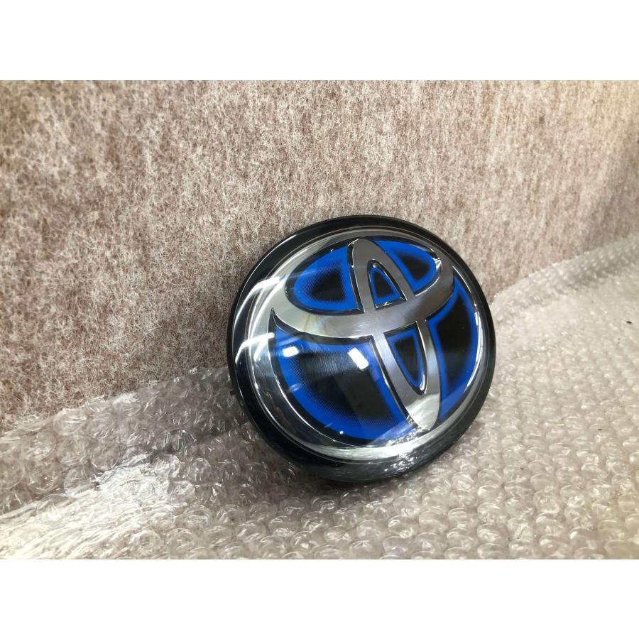 磨き済み ZVW50/ZVW51/ZVW55 前期 プリウス フロントエンブレム 53141
