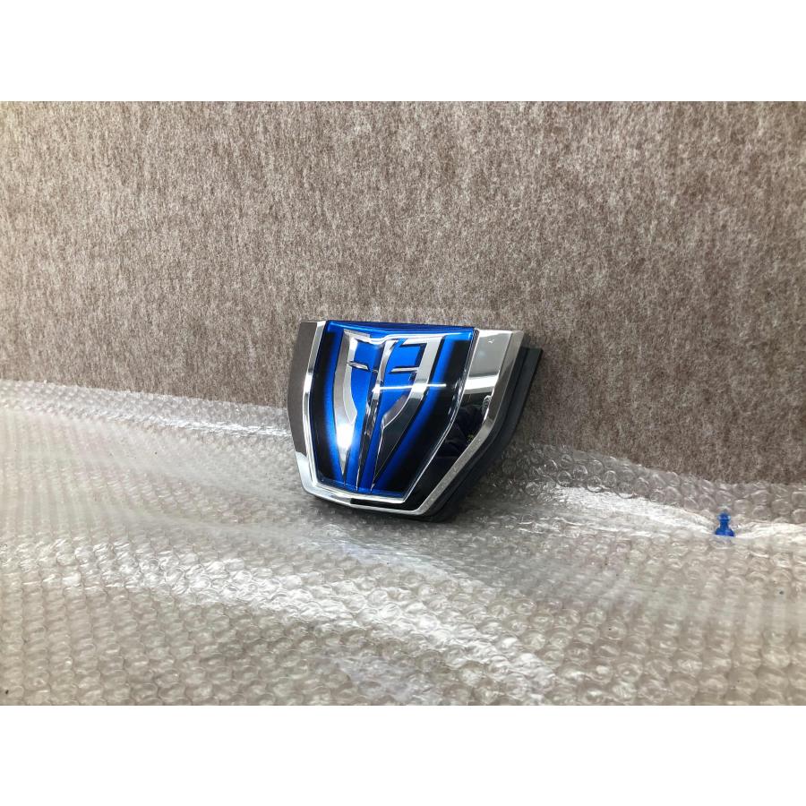 美品 磨き済み エスクァイア エンブレム 後期 純正 53116-28030 : 拓海