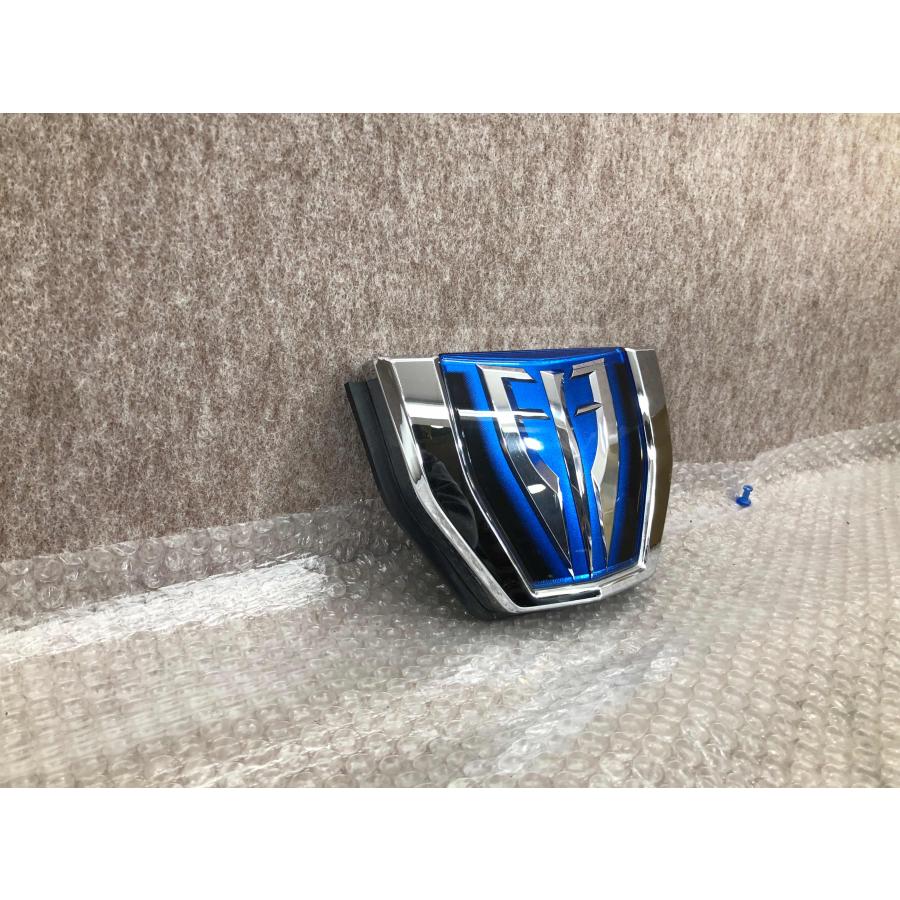 美品 磨き済み エスクァイア エンブレム 後期 純正 53116-28030 : 拓海