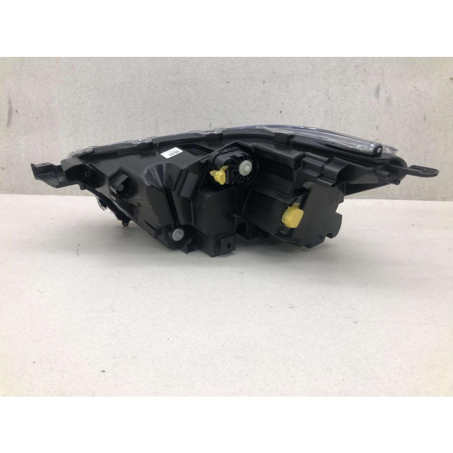 美品 磨き済み トヨタ ライズ A200A A210A 純正 右 ヘッドライト LED 