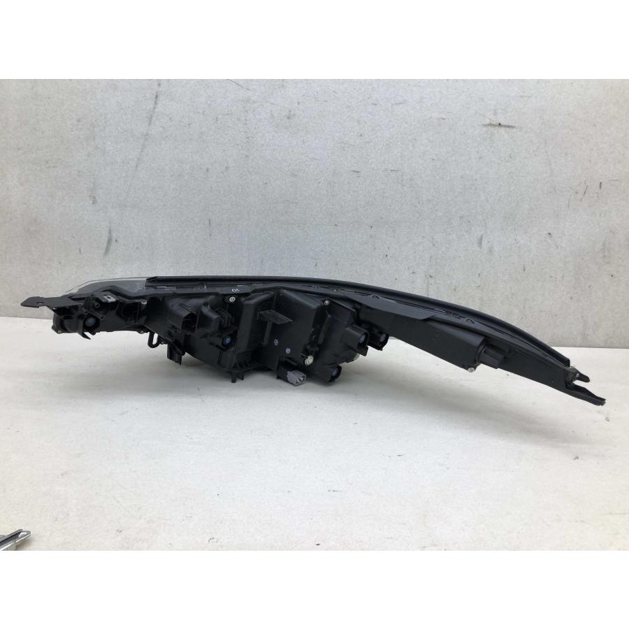 C-HR/CHR/ZYX10/ZYX11/NGX50/NGX10 純正 後期 右ヘッドライト/ランプ