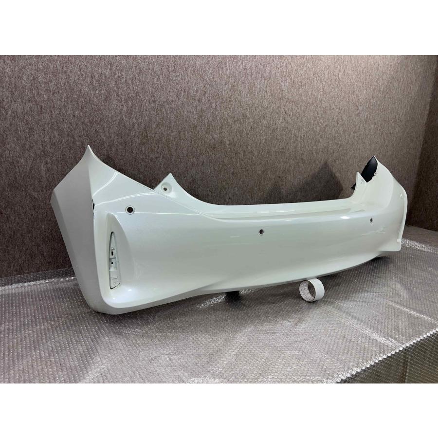 hide TOYOTA アクア NHP10 純正リアバンパー 中古品 トヨタ アクア NHP10 純正 後期 リアバンパー 52159-52880 : 拓海商事