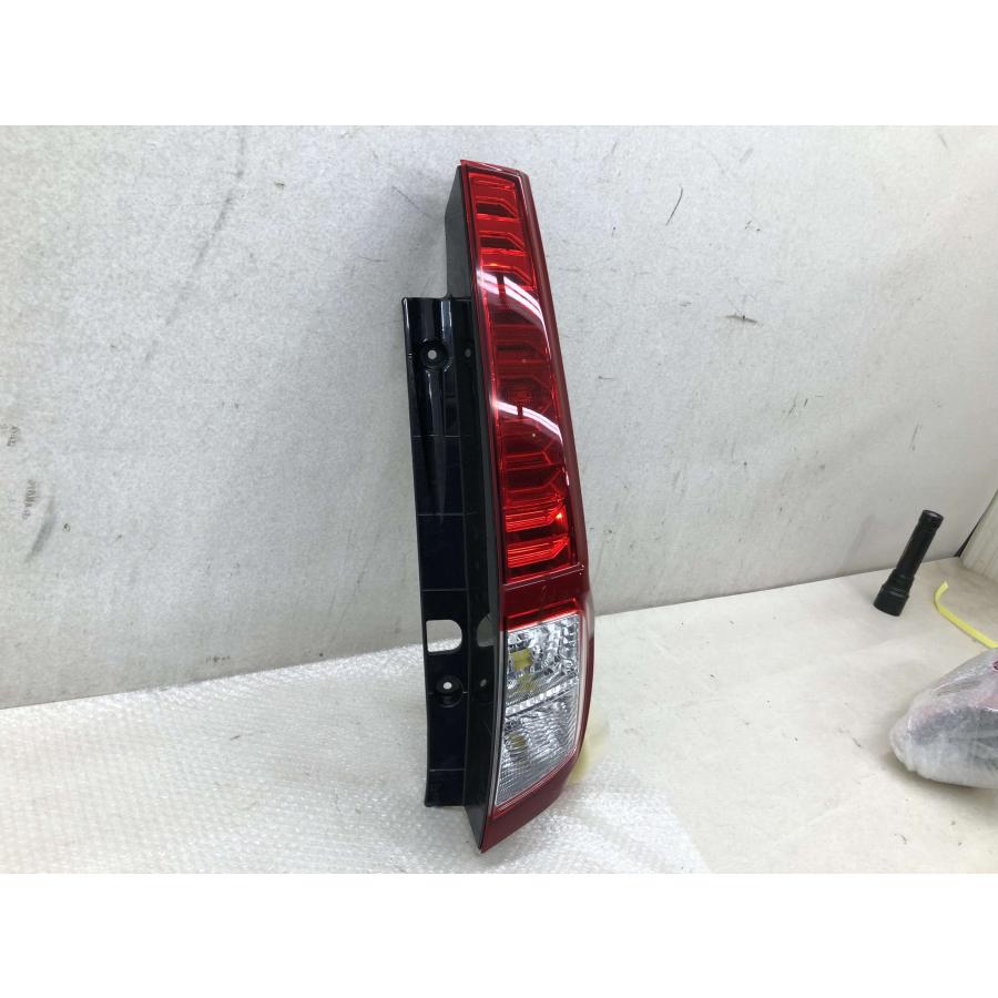 磨き済み ルーミー M900A M910A 純正 右 テールランプ KOITO 220-69044