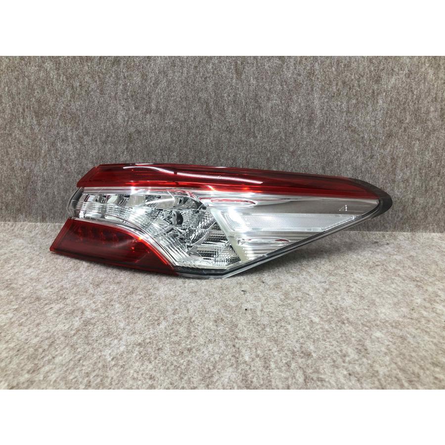 m*ω様 トヨタ　カムリ　AXVH70 右テール　KOITO 33-242 磨き済み カムリ AXVH70 純正 右テールランプ LED KOITO 33-242 : 拓海