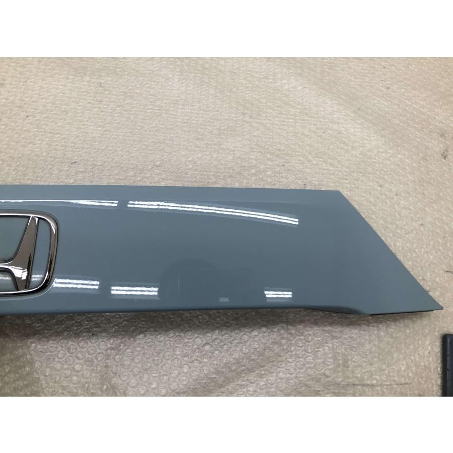 車 【新品未使用】フィット バックパネルガーニッシュ ブラック ホンダ
