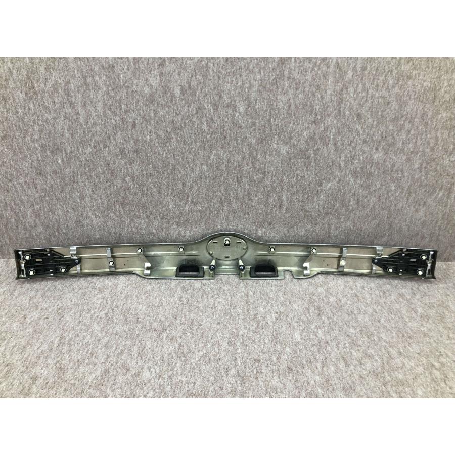 前期 ZRR80G/ZRR80W/ZRR85G/ZRR85W ヴォクシー 純正 リアガーニッシュ