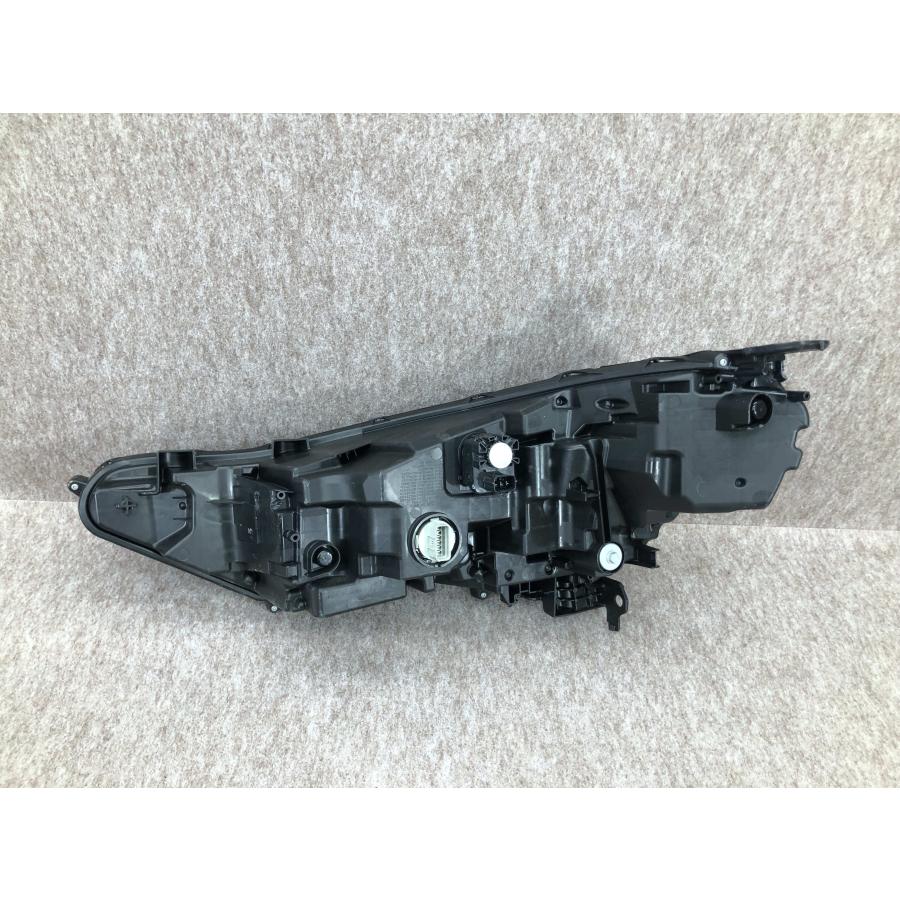 ホンダ ヴェゼル RV3 RV4 RV5 RV6 右 ヘッドライト LED STANLEY W5884 