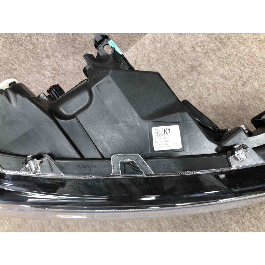 レンズ美品 磨き済み トヨタ ノア MZRA90 ZWR90 90系 右ヘッドライト