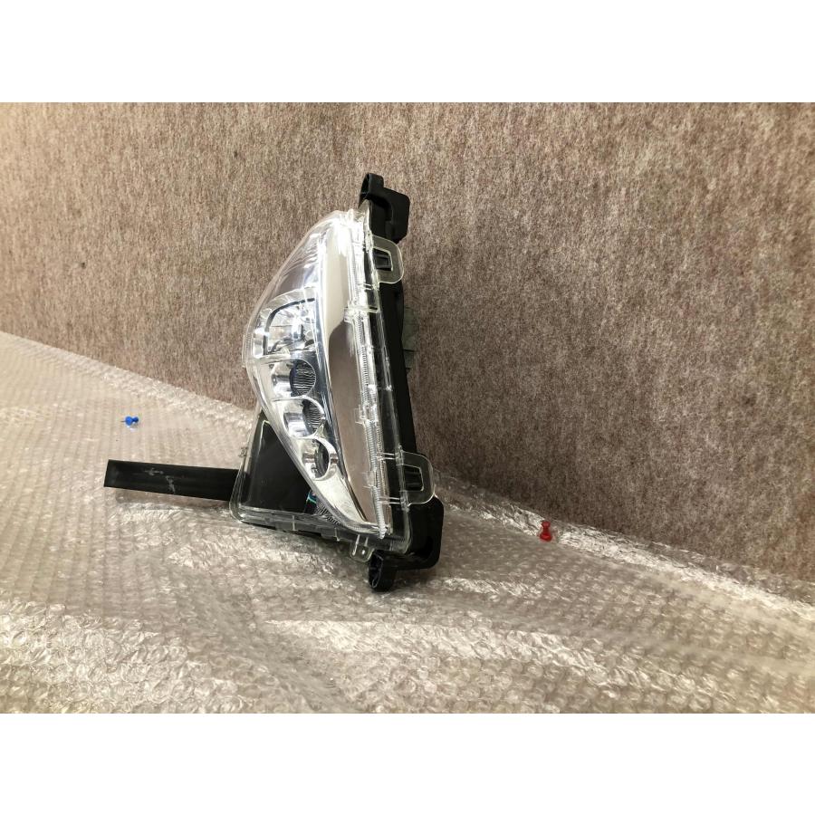 磨き済み トヨタ 前期 LED ZVW50 プリウス 左フォグランプ KOITO 47-83