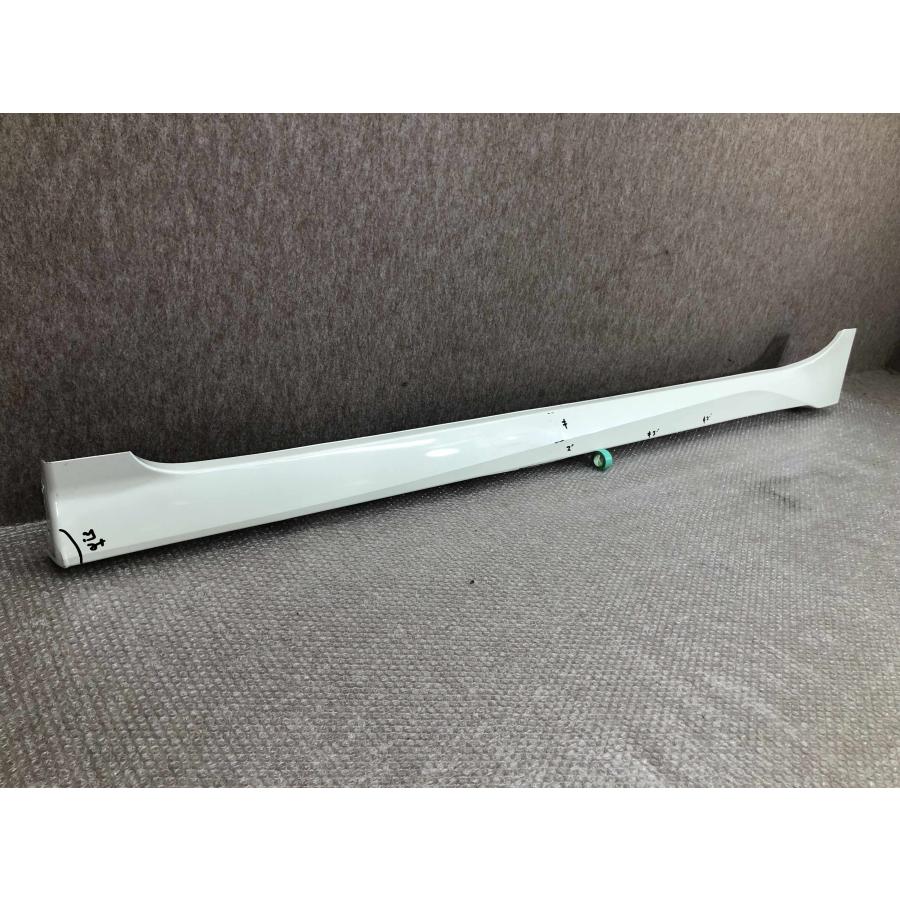 日産　アトラス　サイドステップ アトラス PKG-SZ2F24 右サイドスポイラー/サイドステップ ZD30DDTI 531