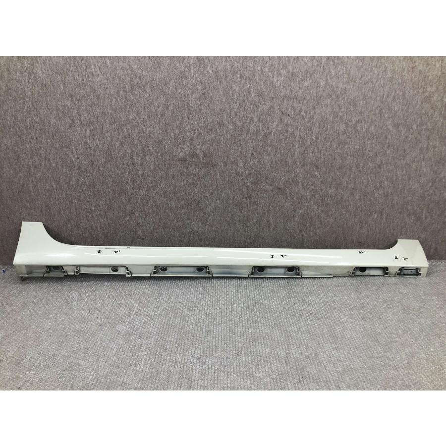 トヨタ アクア MXPK10 MXPK11 MXPK15 MXPK16 純正 右 サイドステップ