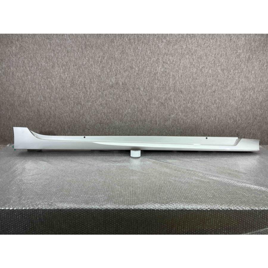 トヨタ プリウス 50系 ZVW50/ZVW51/ZVW55/ZVW52 純正 右サイドステップ