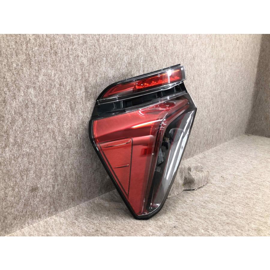 美品 磨き済み トヨタ MIRAI ミライ JPD10 左テールランプ KOITO 62-14