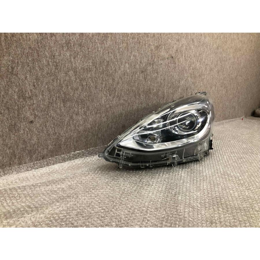 金具損傷　アクア　左ヘッドライト　NHP10　後期　52-312純正 磨き済み アクア NHP10 後期 純正 左 ヘッドライト ハロゲン KOITO 52