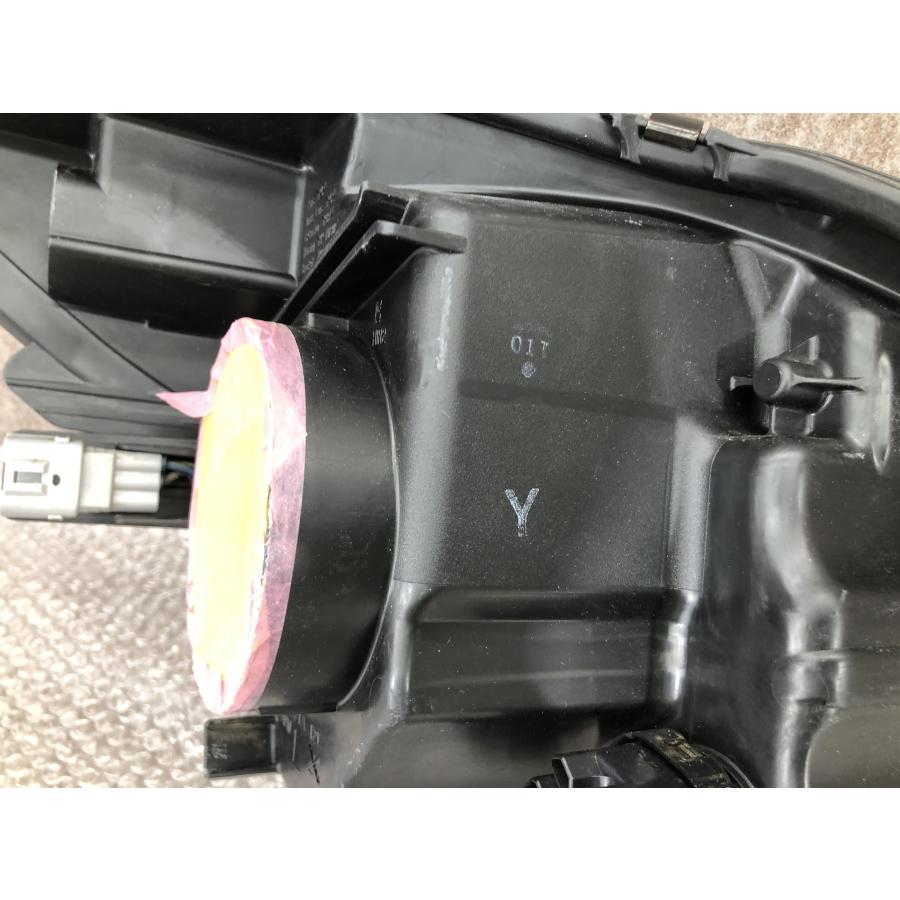 金具損傷　アクア　左ヘッドライト　NHP10　後期　52-312純正 磨き済み アクア NHP10 後期 純正 左 ヘッドライト ハロゲン KOITO 52