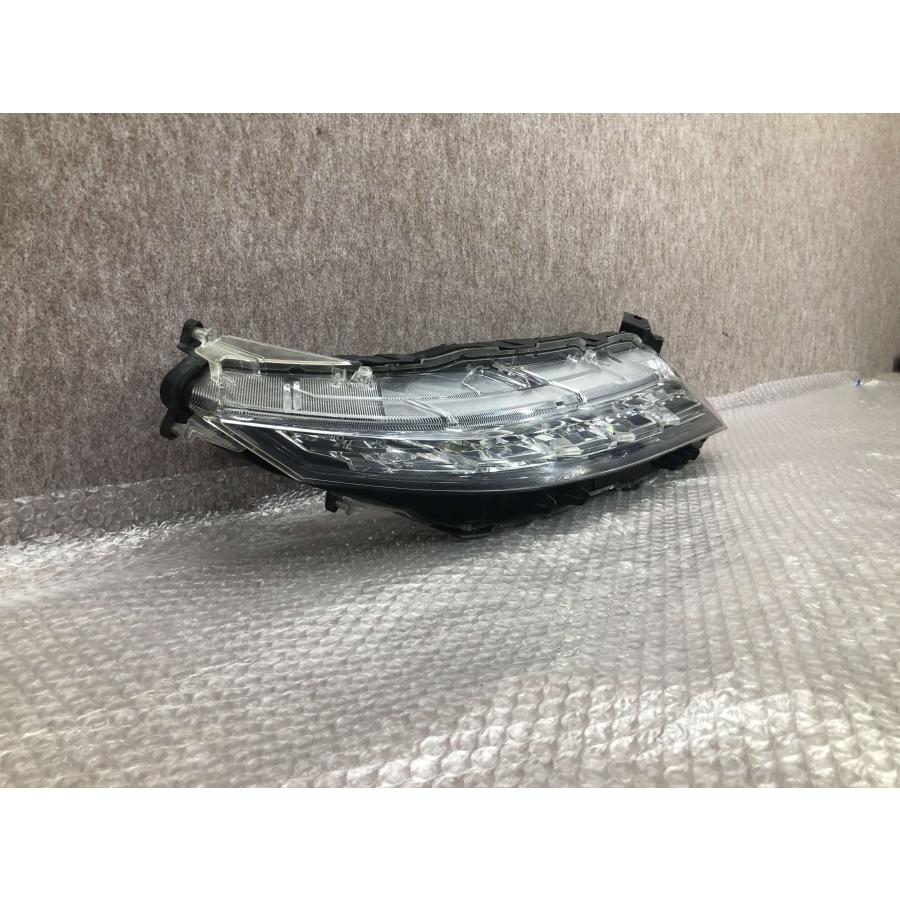 磨き済み デリカ D5 CV1W 後期 純正 ポジションランプ 右 KOITO 212