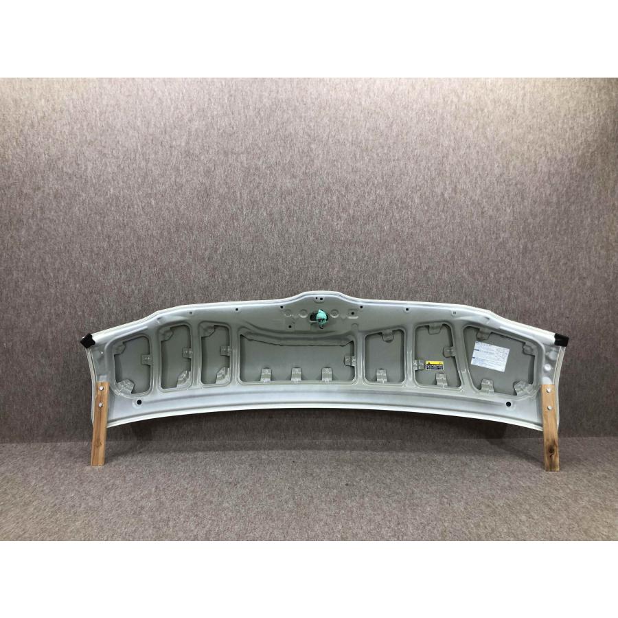 新車外し】200系ハイエース標準車用純正ボンネット 宅配不可