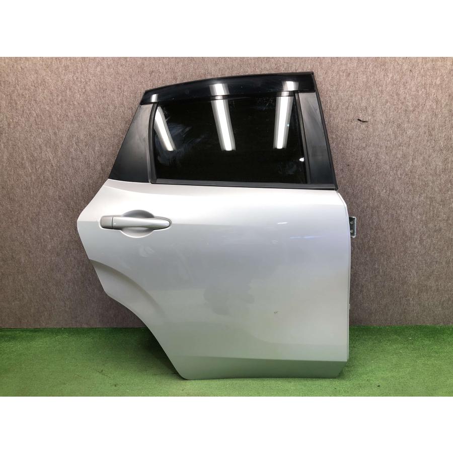 凹み無し 日産 ノート/オーラ E13/FE13 純正 右リアドア カラス付