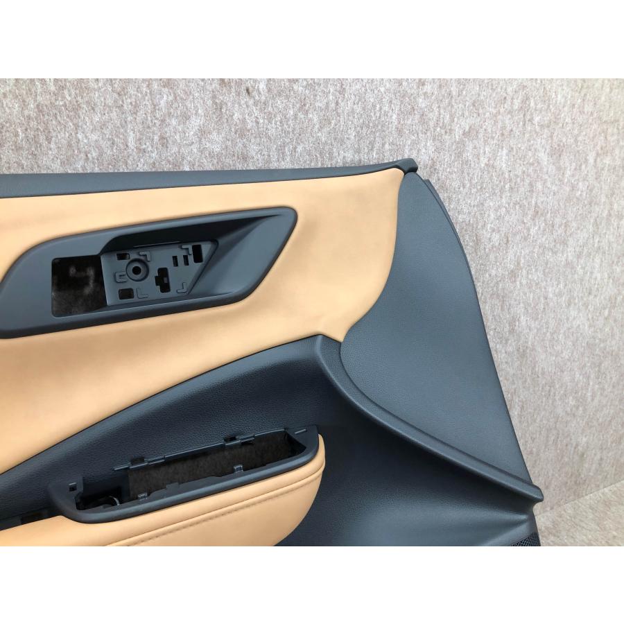 未使用品 トヨタ クラウン スポーツ 左フロント ドアトリム 内張り