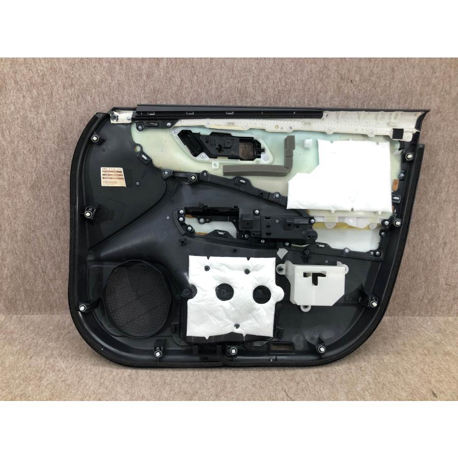 未使用品 トヨタ クラウン スポーツ 左フロント ドアトリム 内張り