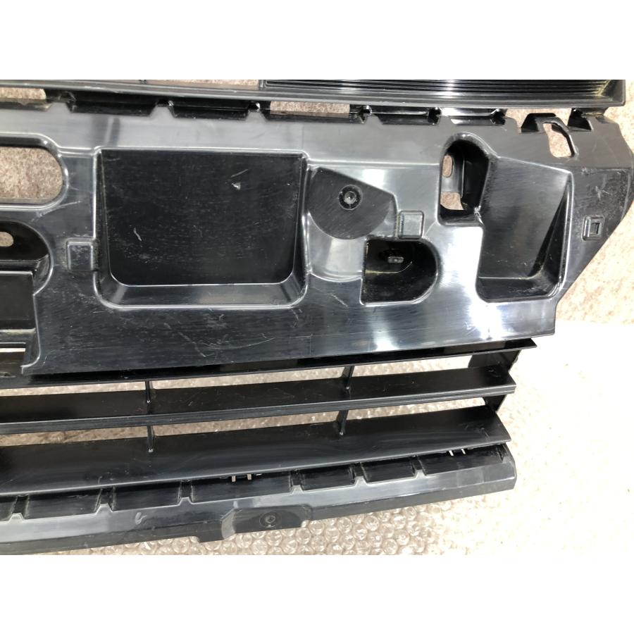 ヴォクシー ZWR90 純正 ラジエーター グリル 53101-V1030 : 拓海商事