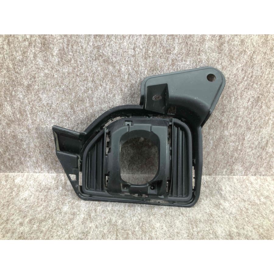 トヨタ ハイエース 7型　フォグカバー トヨタ 純正 200系 ハイエース 7型 フロント バンパー フォグカバー 左