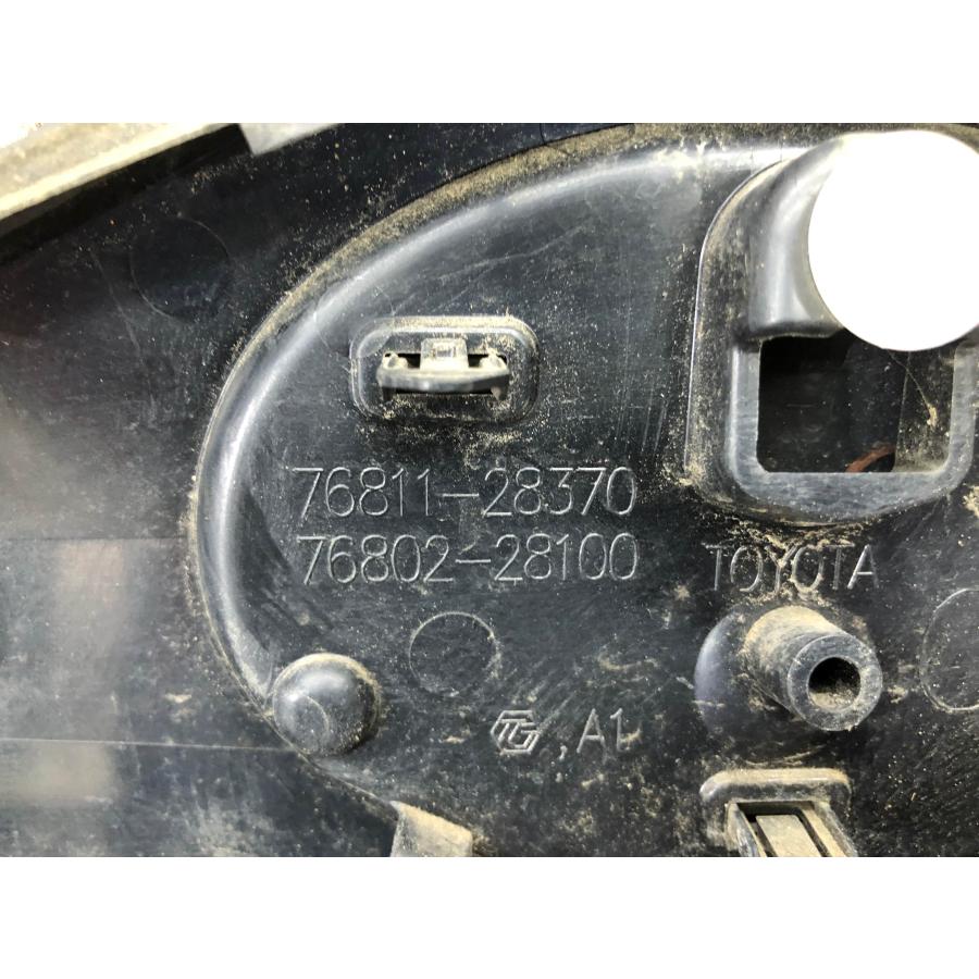 トヨタ エスクァイア ZRR80G 純正 バックドアガーニッシュ リア