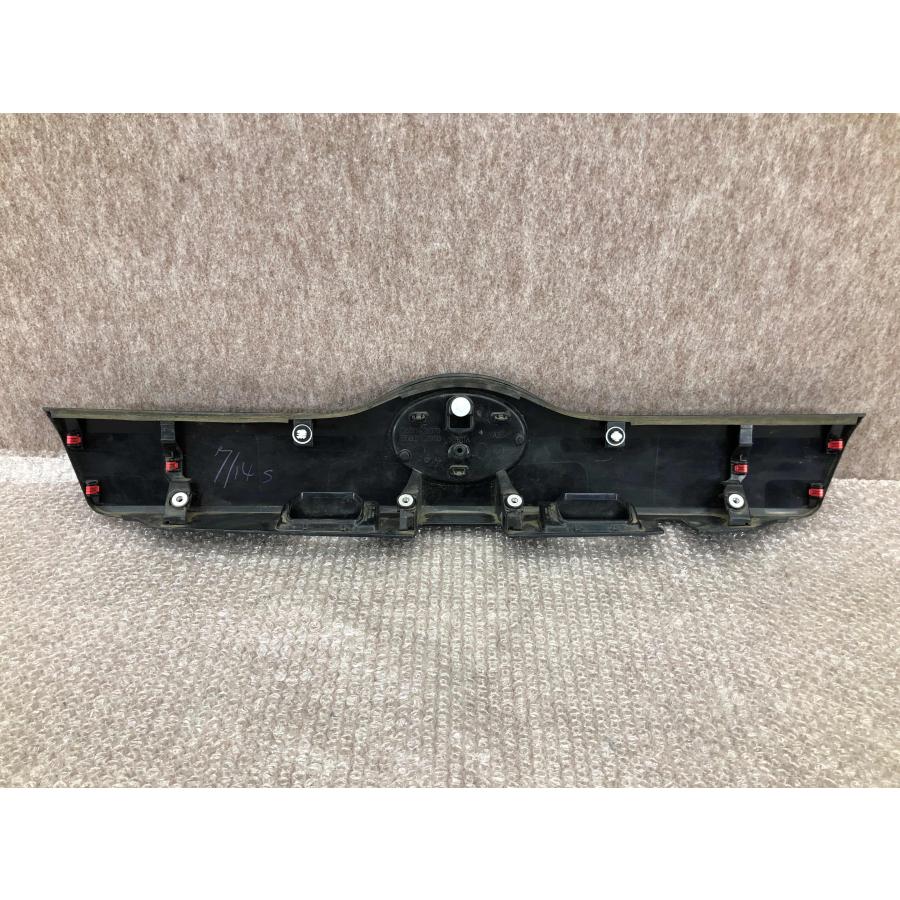 トヨタ エスクァイア ZRR80G 純正 バックドアガーニッシュ リア