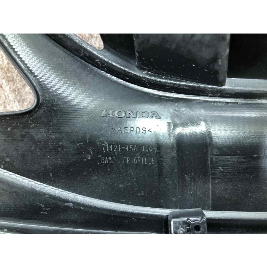 フィット ハイブリッド GP5 GP6 後期 純正 フロントグリル 71121-T5A