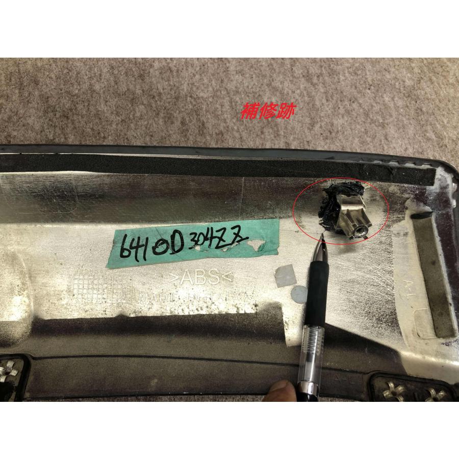 デリカD5 CV1W リアバンパーセンター メッキ飛び石キズあり 6410D304ZZ