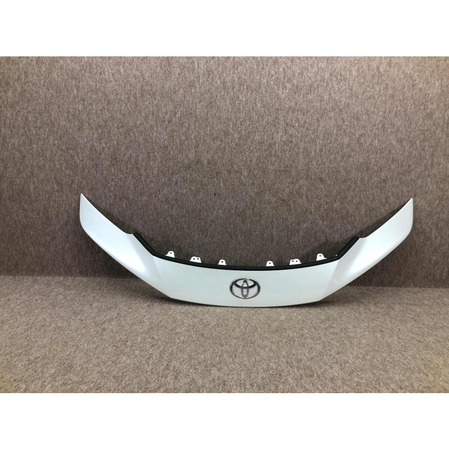 プリウス ZVW60 純正 フロントバンパー アッパーパネル 52111-47020