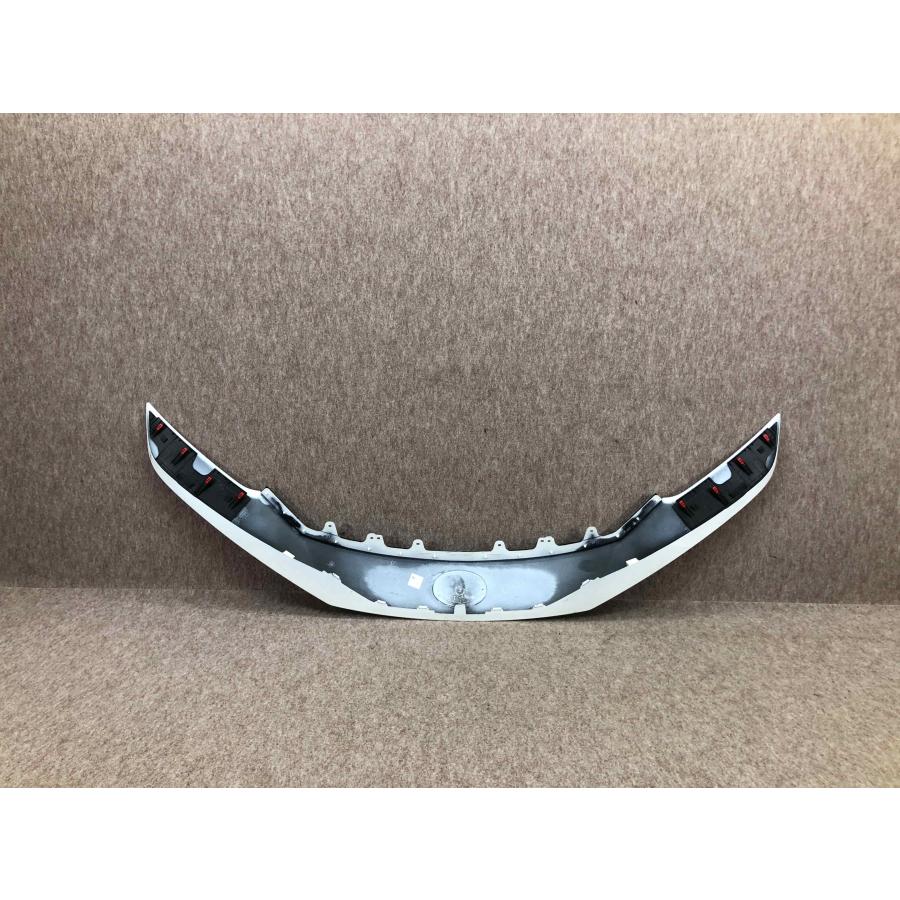 プリウス ZVW60 純正 フロントバンパー アッパーパネル 52111-47020