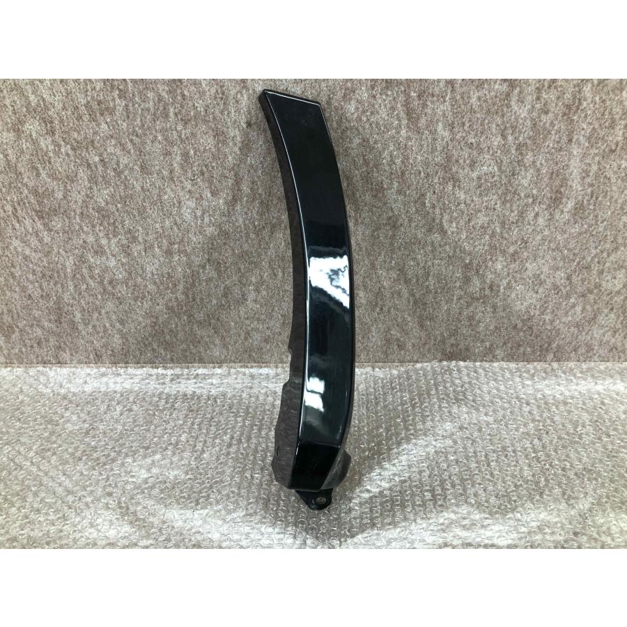 ヴォクシー DBA-ZRR70W 右クォータパネルマッドガード 76907-28070