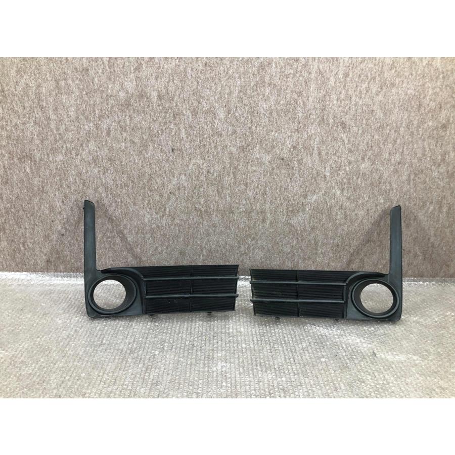 ヴォクシー　右　フォグカバー　　トヨタ純正　80後期 ヴォクシー X ZRR80G ZRR85G ZWR80G 前期 純正 フォグカバー 左右 素地