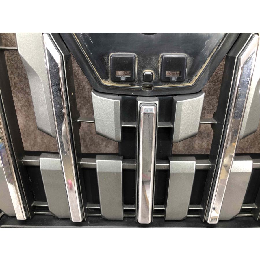 トヨタ 後期 ZRR80G エスクァイア HV フロントグリル 53101-28690