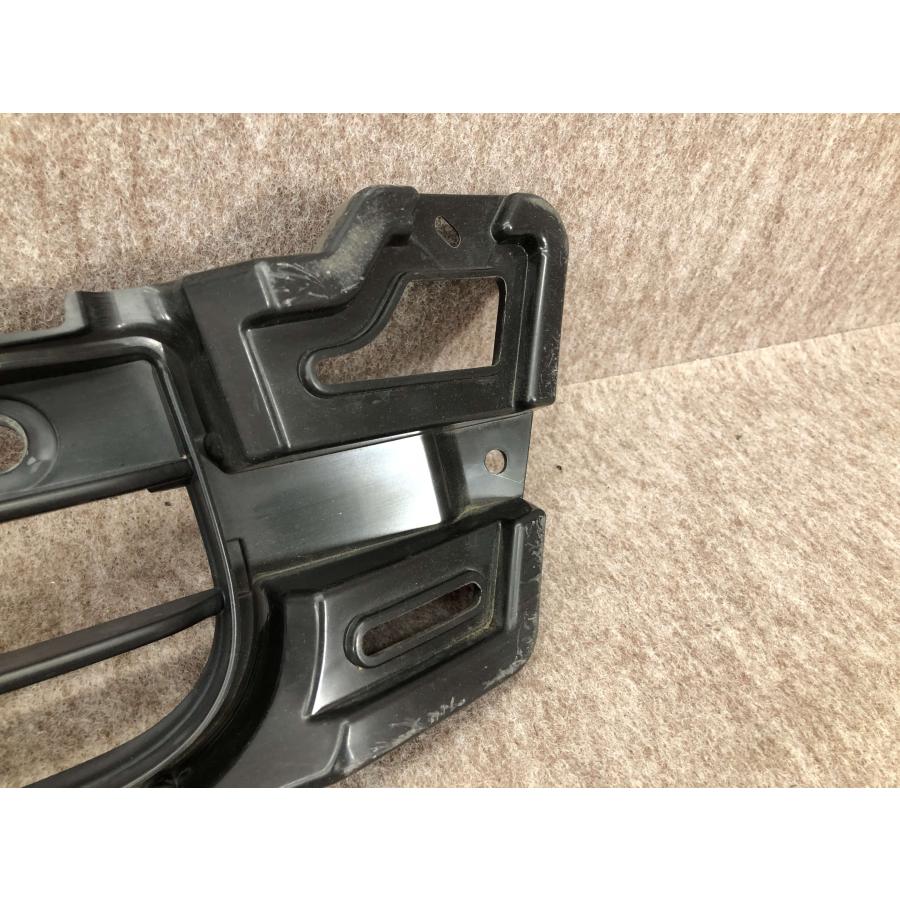 ハイエース 純正タイプ グリル used 標準 ナロー 社外品？ 200系ハイエース 4型純正タイプグリル ナローボディ 純正色塗装済 ＜S