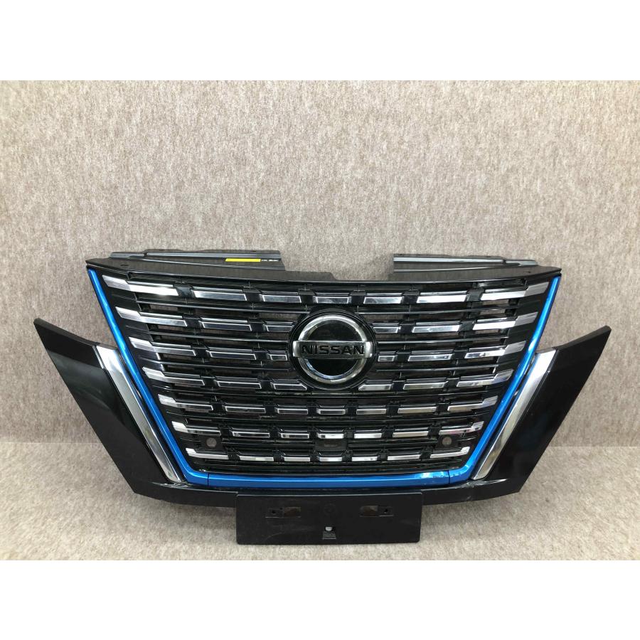 超美品　c27セレナ　e-power  グリル　エンブレム　セット 日産 後期 C27 セレナe-POWER フロントグリル ハイウェイスター 62310